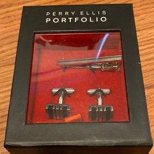Perry Ellis Men classic Cuff links and tie bar set